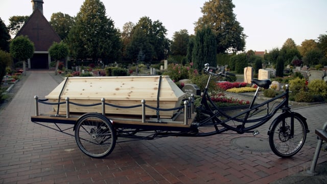 Mit dem Fahrrad auf dem allerletzten Weg