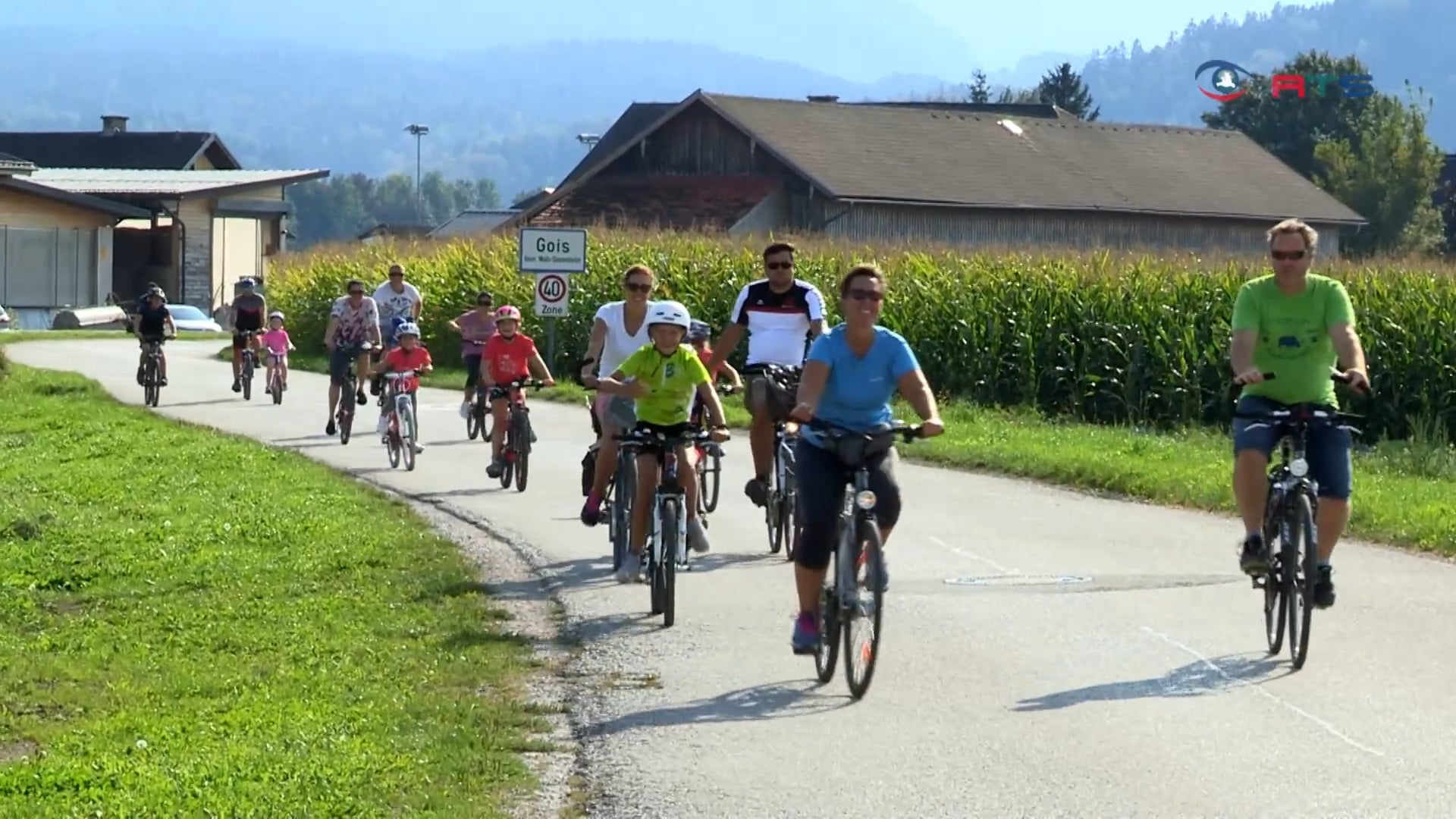 sicherheitsabstand-beim-familienradtag-in-wals-siezenheim