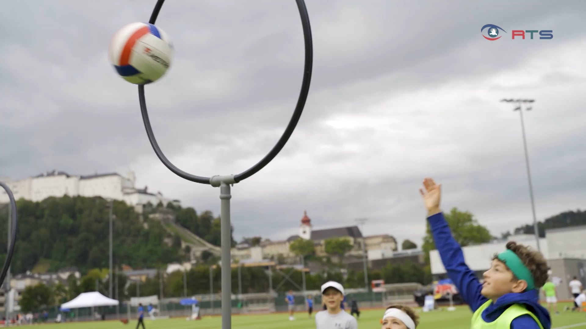 besen-zwischen-die-haxen-beim-trendsportfestival-wurde-quidditch-gespielt