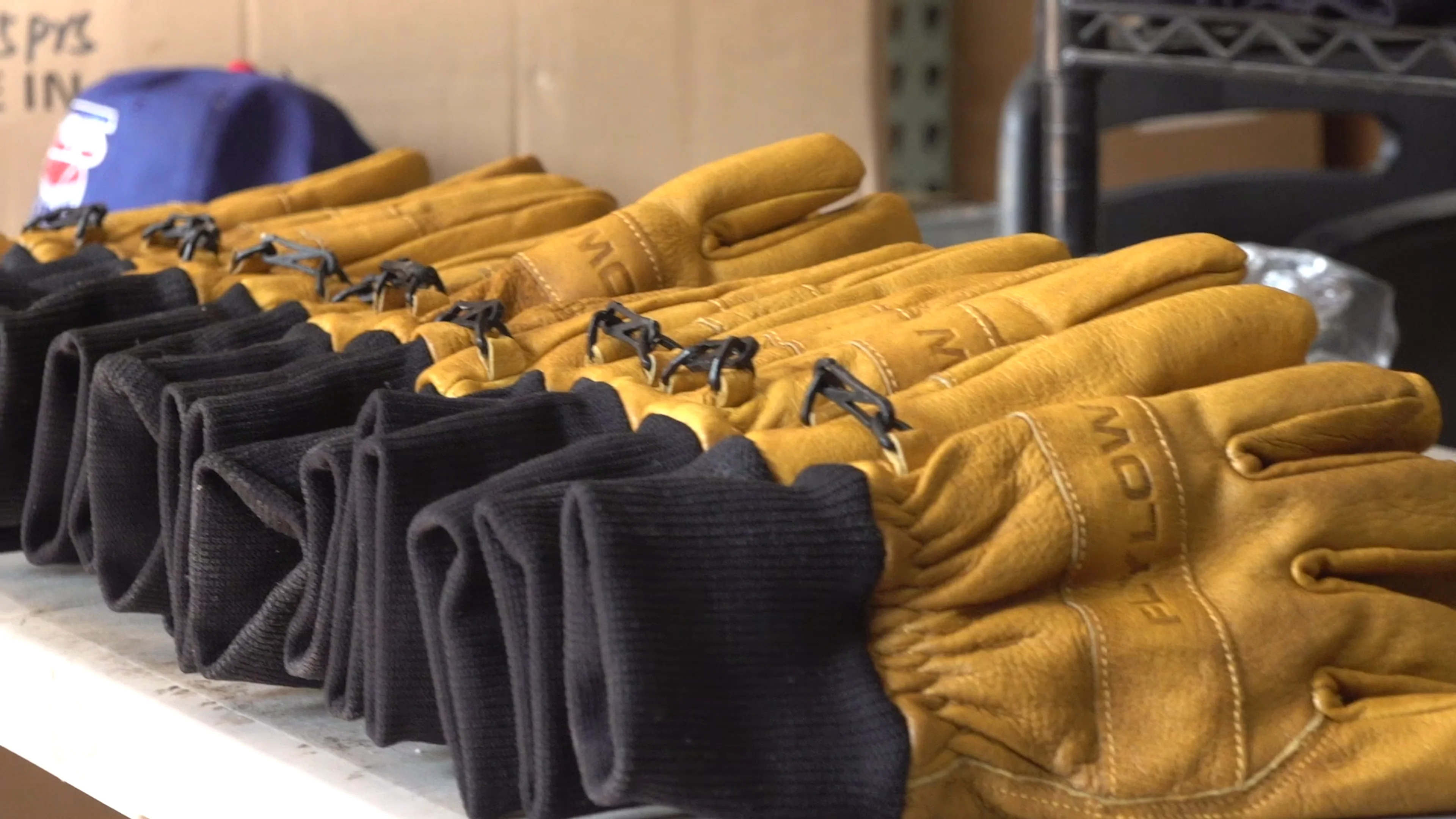 新品！Flylow　Magarac Glove　XS　ワックス付き　レディース Flylow Magarac Winter Gloves