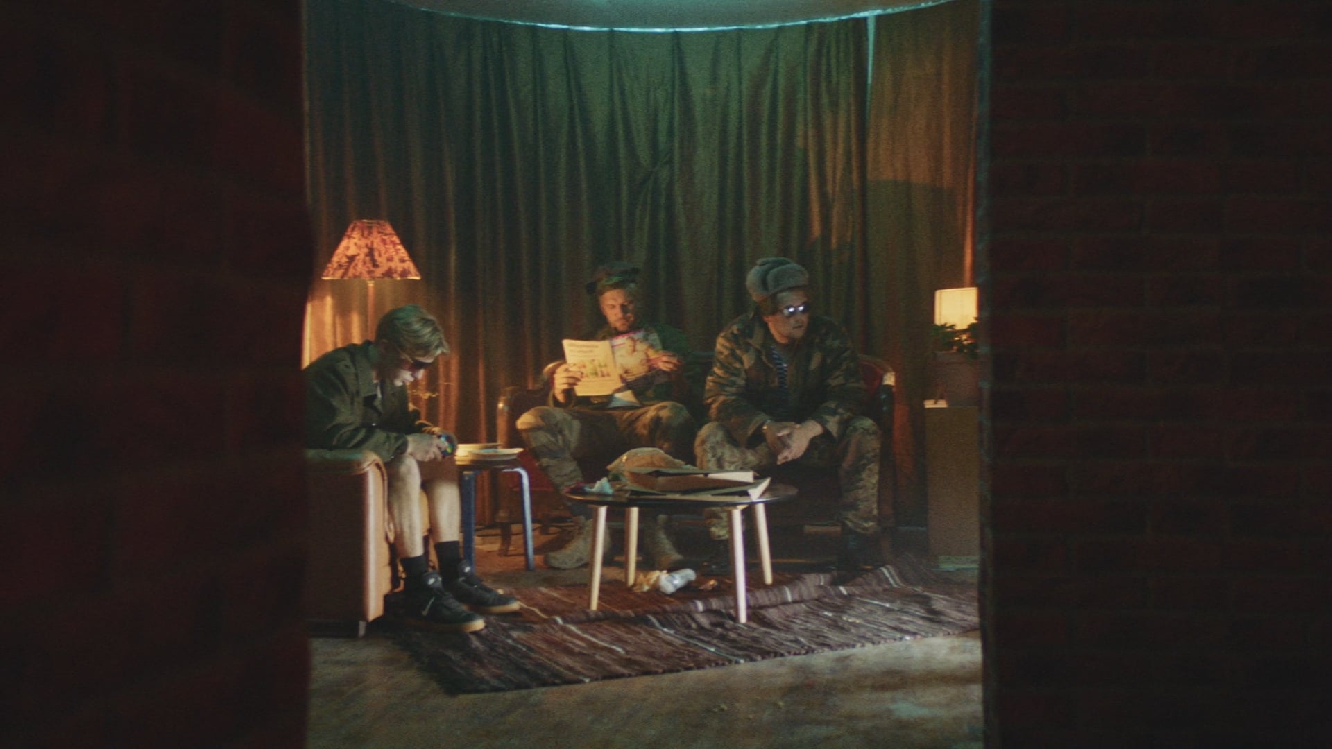 pitsa (reket, kohver, boipepperoni) - eos OFFICIAL VIDEO