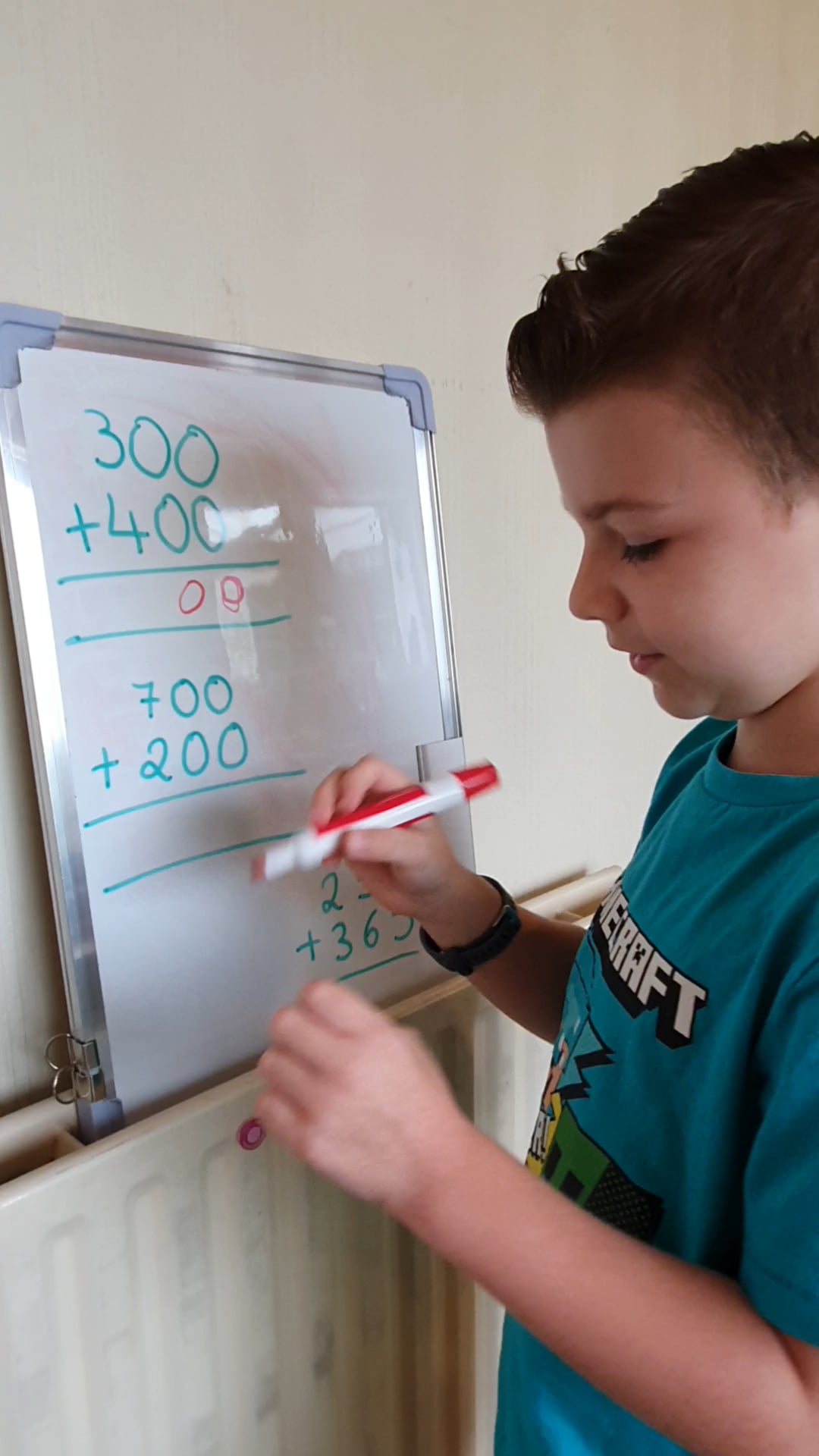 28.09.2020 Showing how he can use column addition using 100s and ...