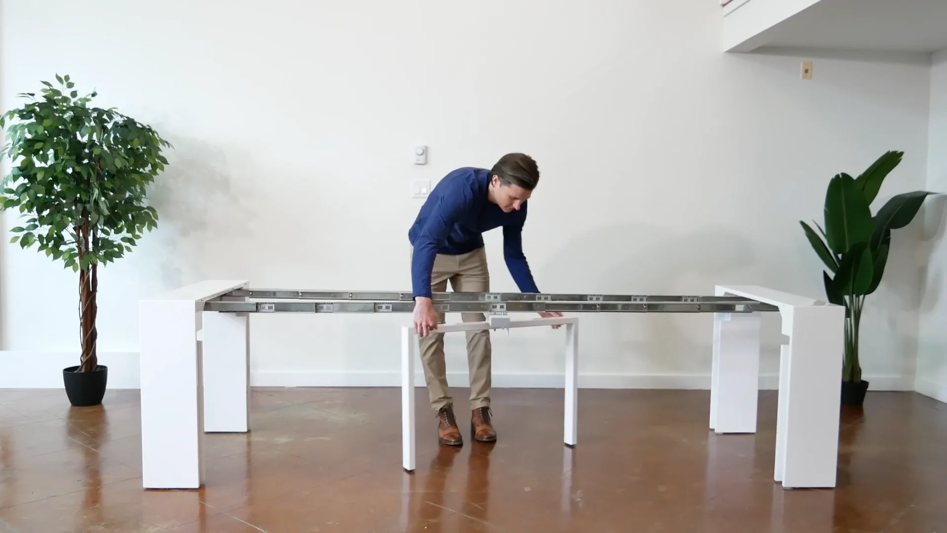 Junior Giant - Console Extending Table Transformer seats 12