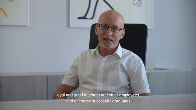 Nadané a zapálené studenty, oddané a kvalitní pedagogy i zaměstnance a úspěšné absolventy - právě to přeje AMU k 75. výročí rektor Jan Hančil.