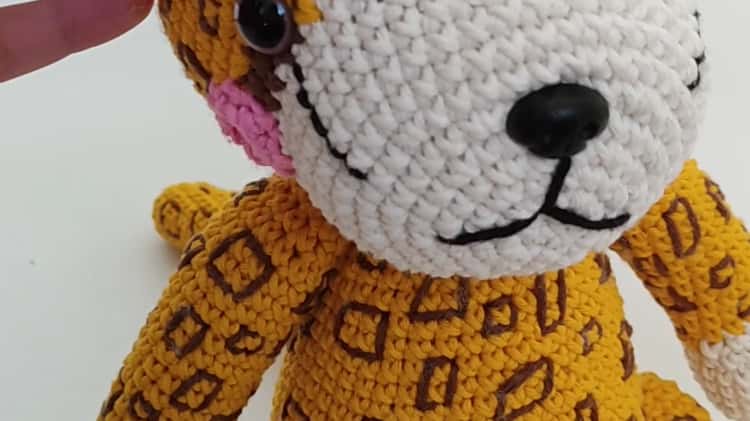 Jan the cheetah amigurumi pattern 