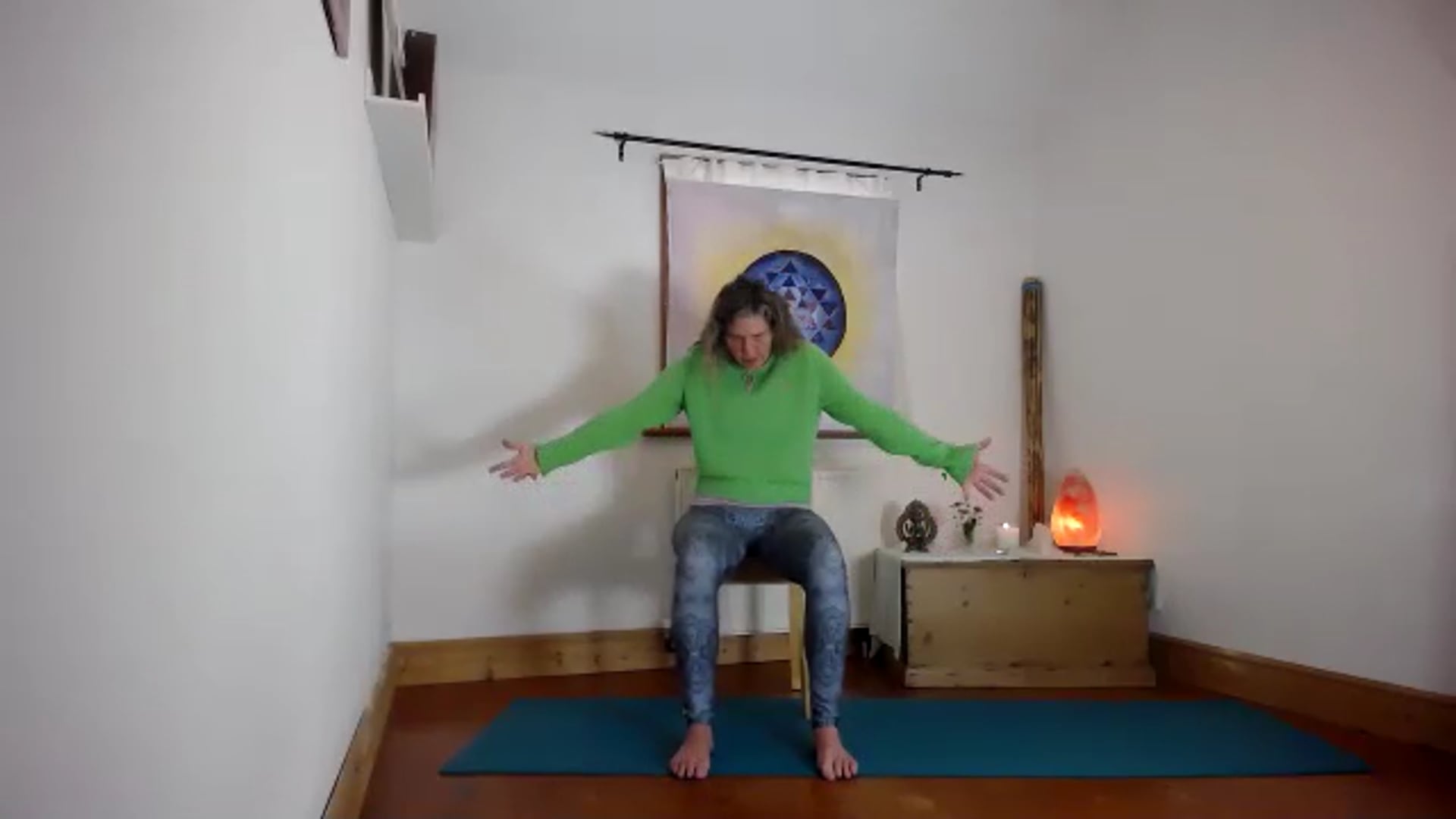 Gentle Feeling the aliveness within you. Moving with awareness, watching how the breath can bring us deeper into movement, listening and connection. Heart belly breath, hands and knees flows, somatic bridge and back care.