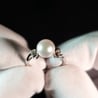 Видео: Кольцо из белого золота 750 пробы с морским жемчугом Акойя и бриллиантами