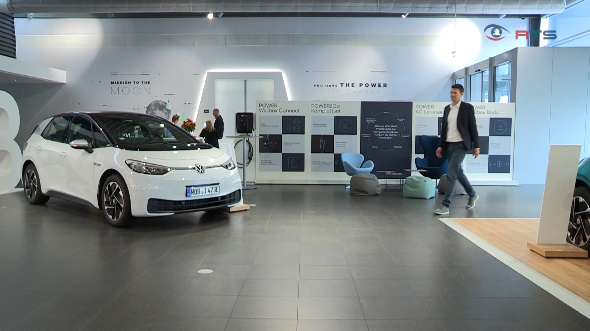 vw-praesentiert-neuen-elektischen-id-3-in-einem-pop-up-store-in-der-salzburger-mooncity