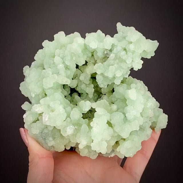 Prehnite: Mineral information, data and localities.