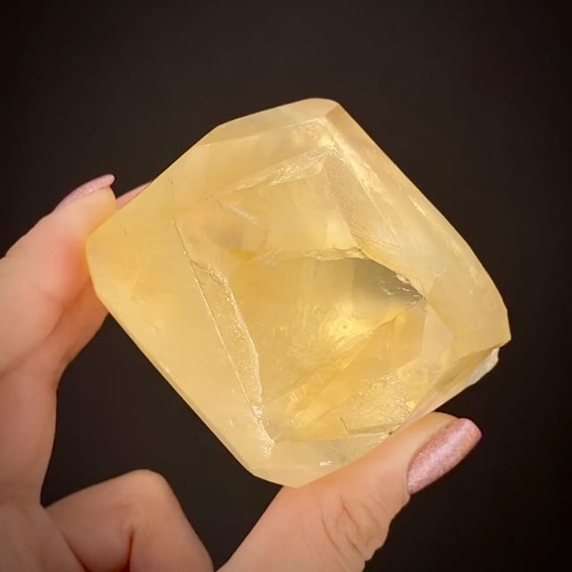Calcite (twinned) - SM20-297 - Sokolovskoe Iron Mine