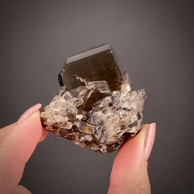 Smoky Quartz (with bubble inside!) - QTZ22-21 - Mogok Valley - Myanmar  (Burma) Mineral Specimen