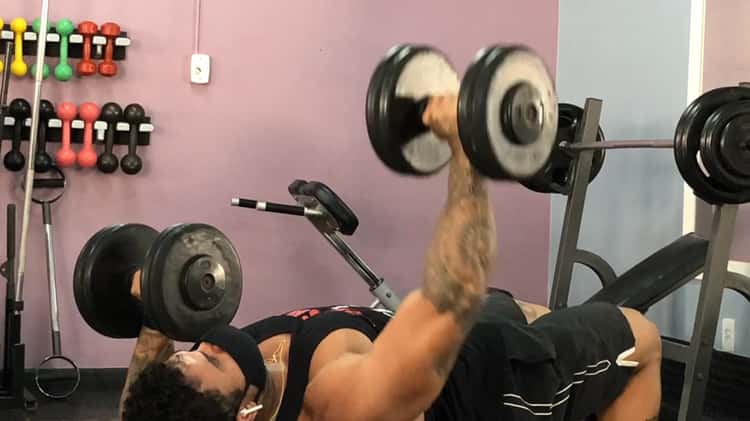 tanquinhofit on Instagram: “☑️️TERCEIRO: Crucifixo reto conjugado com supino  reto halteres 3x12 intervalo 30 segundos. #TANQUINHOF…