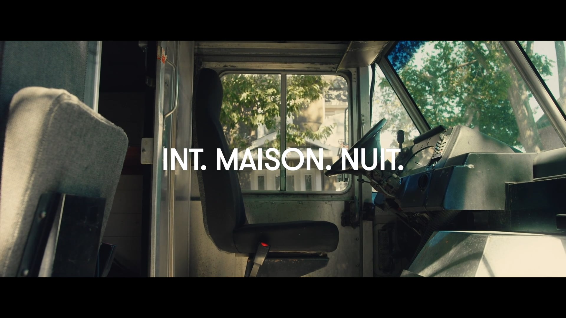 PROLOGUE(S) #4 - INT. MAISON. NUIT.