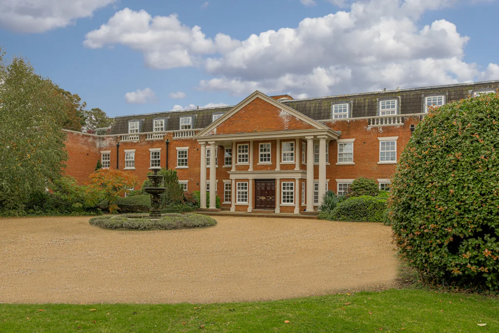 Molesey Park Road, East Molesey Newton Huxley on Vimeo