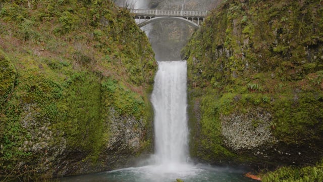 Multnomah Falls in Oregon State. Wintertime in 4K