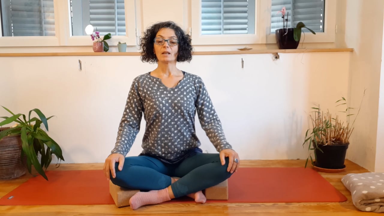 1.3 Jour 3. Cours de yoga - Détendre le cou et les épaules avec Hélène Durand (42 min)