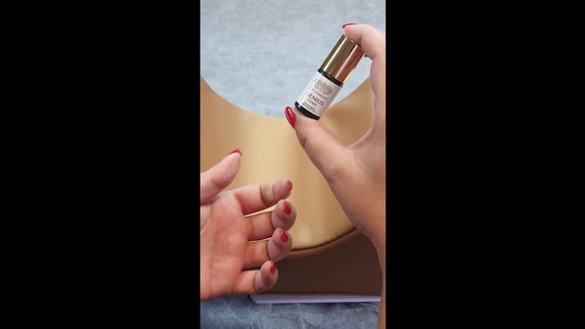 Wimpernkleber richtig schütteln