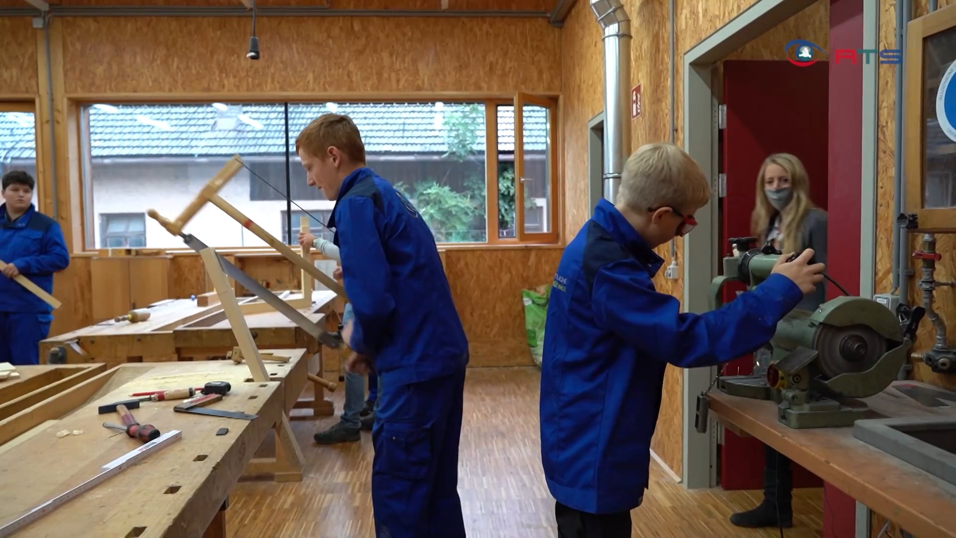 ein-lautes-klassenzimmer-das-saegewerk-in-der-landwirtschaftlichen-fachschule-klessheim