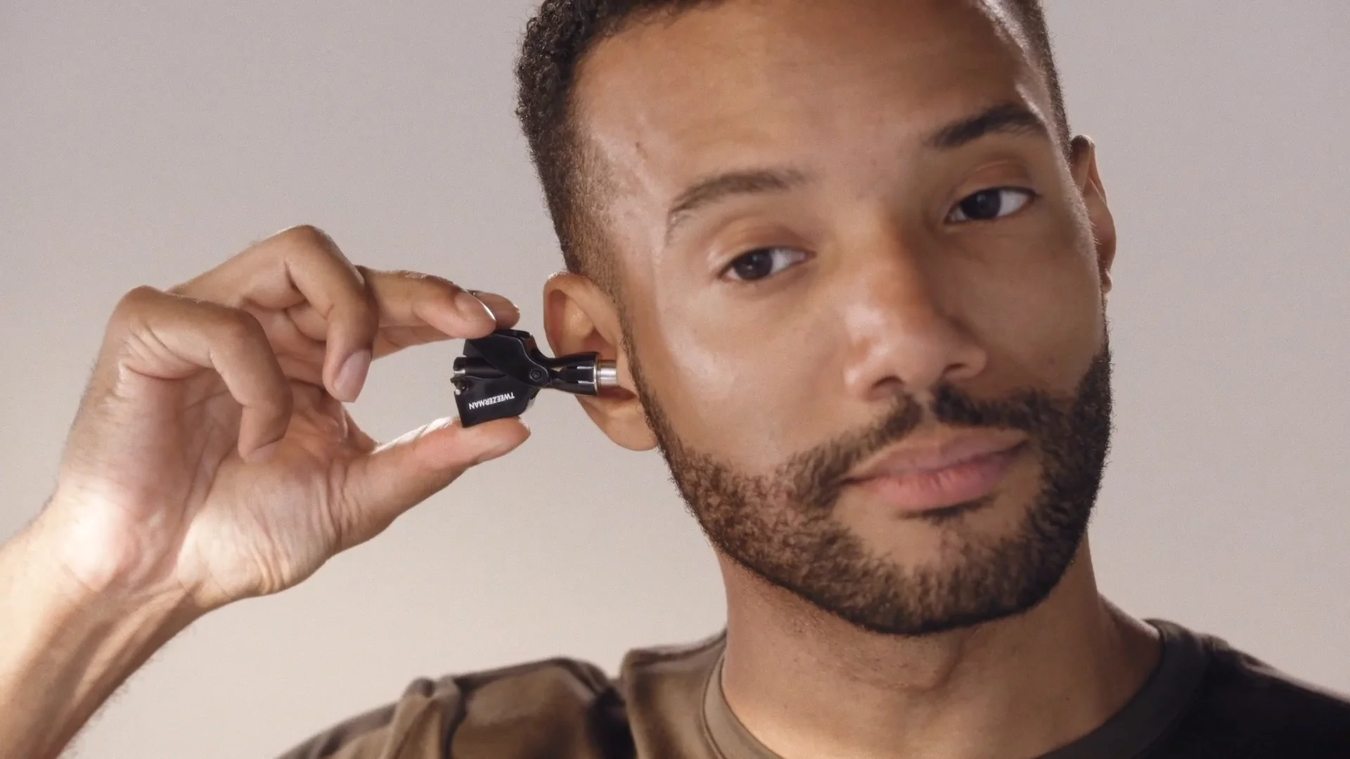 Deluxe Nose & Trimmer How-To Vimeo Ear on Hair