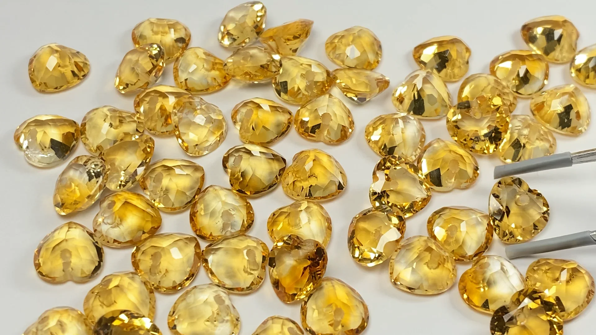 シトリン ハートシェイプカット 8×8×5mm｜天然石ビーズの卸問屋