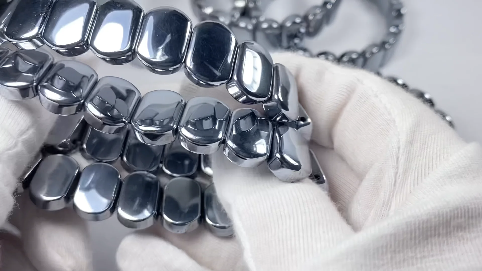 高純度テラヘルツ鉱石 2つ穴レクタングル14×10×5mm バングル