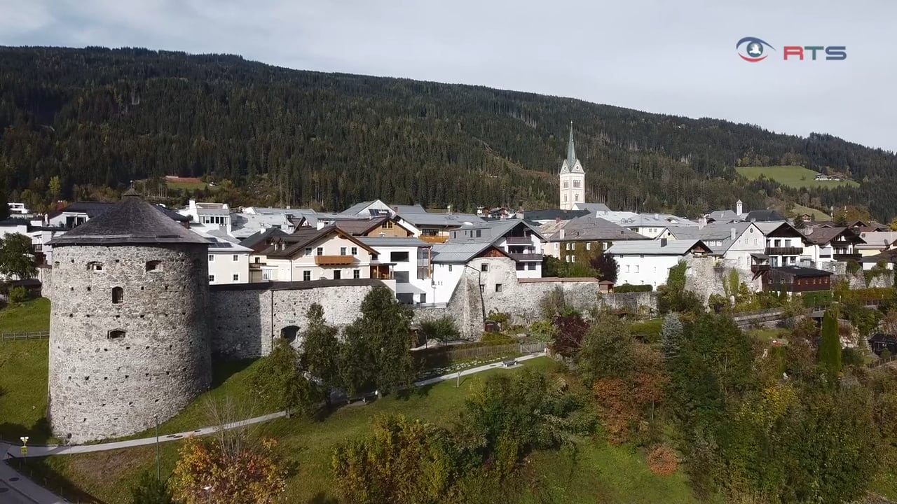 radstadt-eine-mauer-zwei-welten