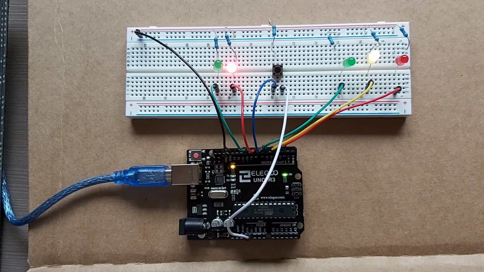 Semáforo con pulsador en ARDUINO - PRÁCTICA 1 on Vimeo