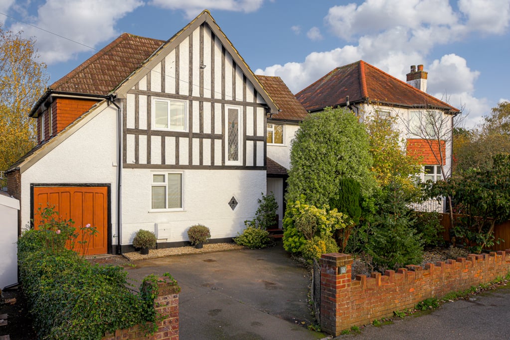 White Horse Drive, Epsom The Personal Agent on Vimeo