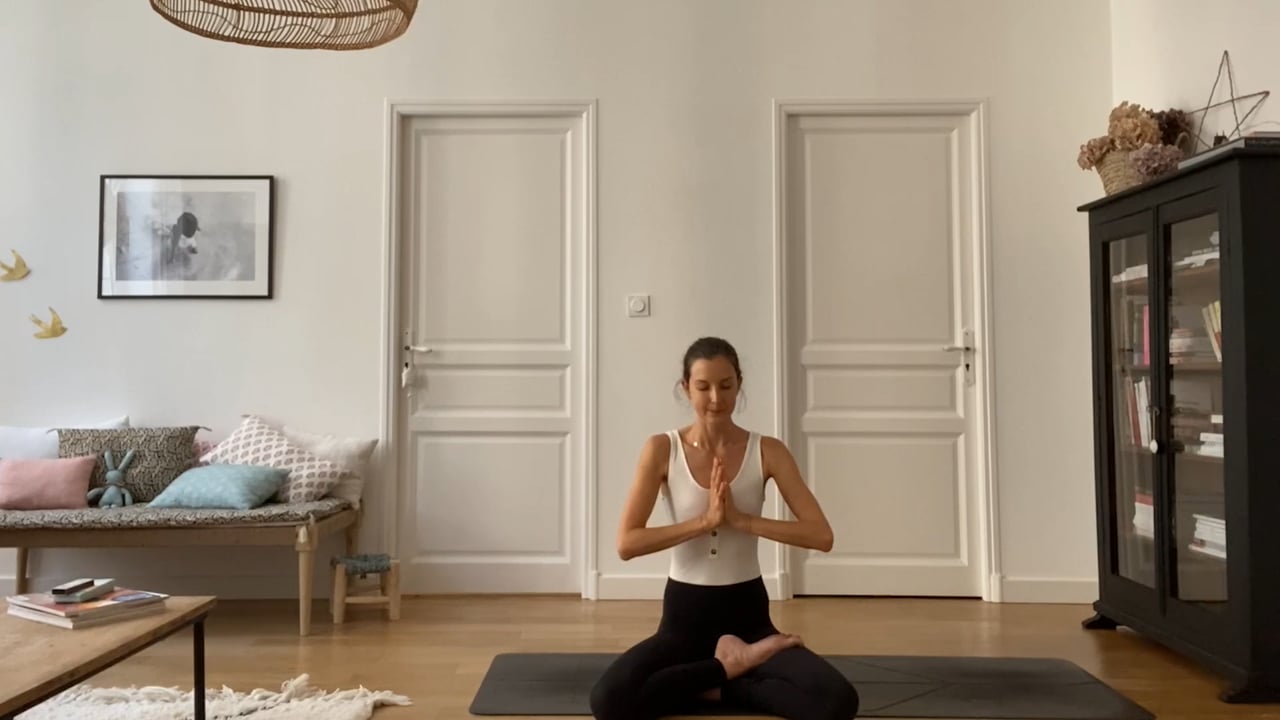 25. Cours de yoga - Force et équilibre avec Laure Anne Desrumaux (74min)