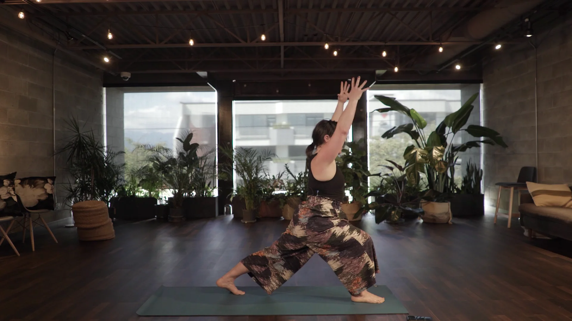 Active yoga practice with Nicole Marcia on Vimeo