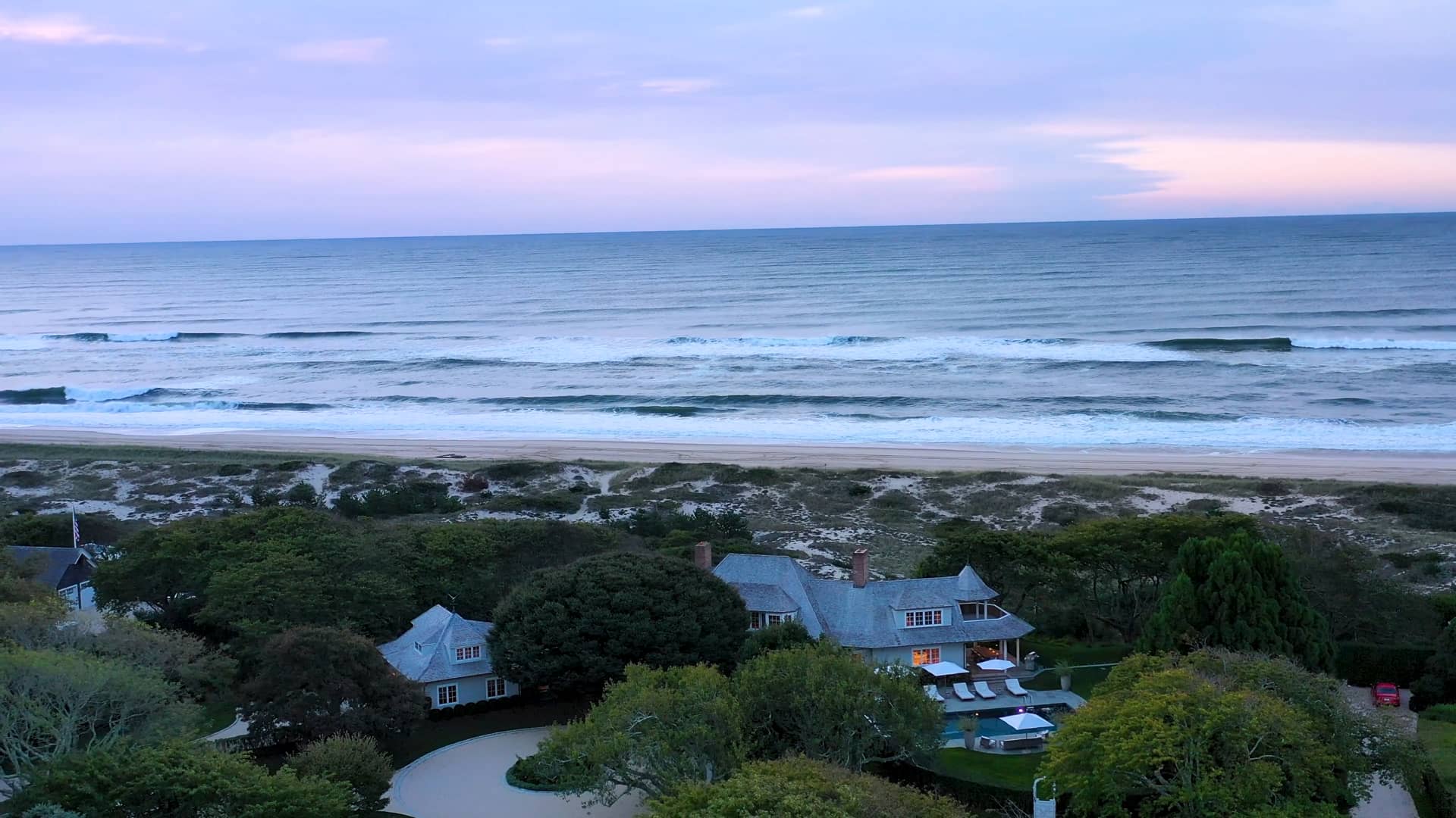 26 & 32 Windmill Lane, East Hampton, NY Presented by Gary DePersia of