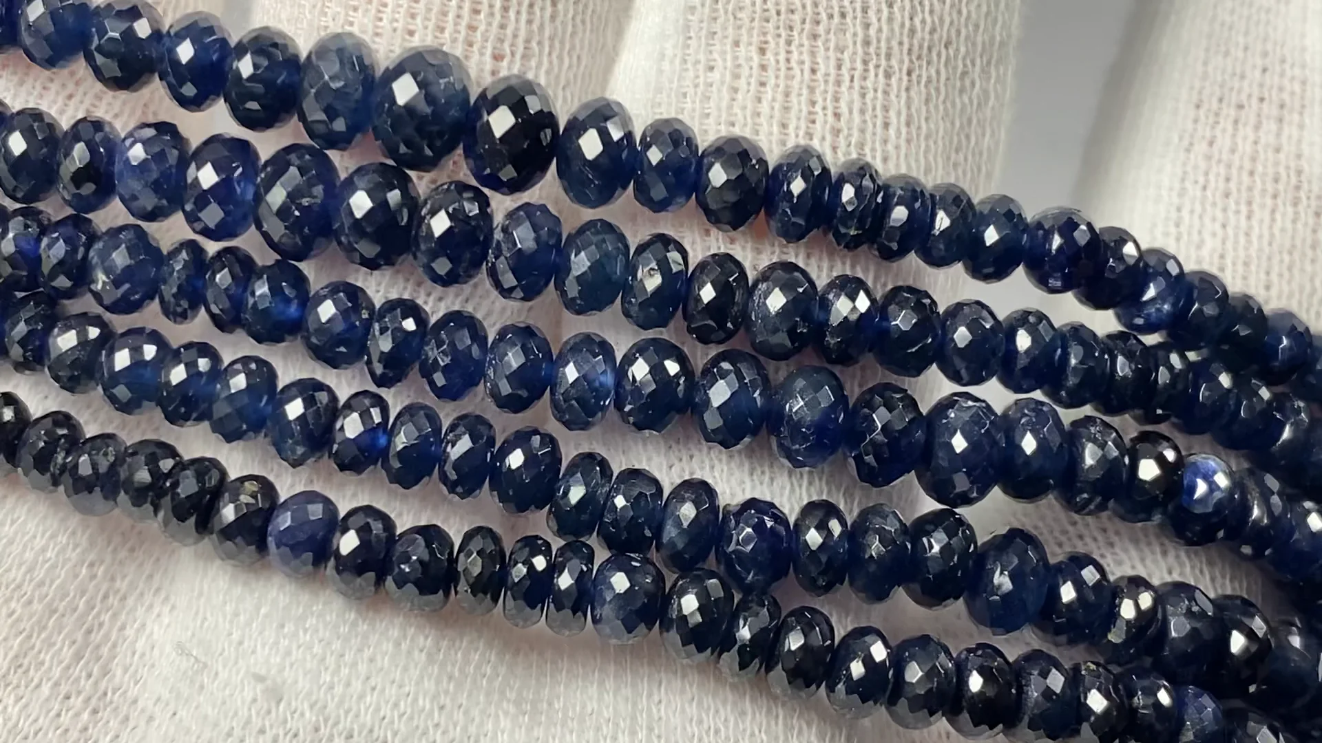 サファイア ボタンカット 1連（約40cm）｜天然石ビーズの卸問屋・通販