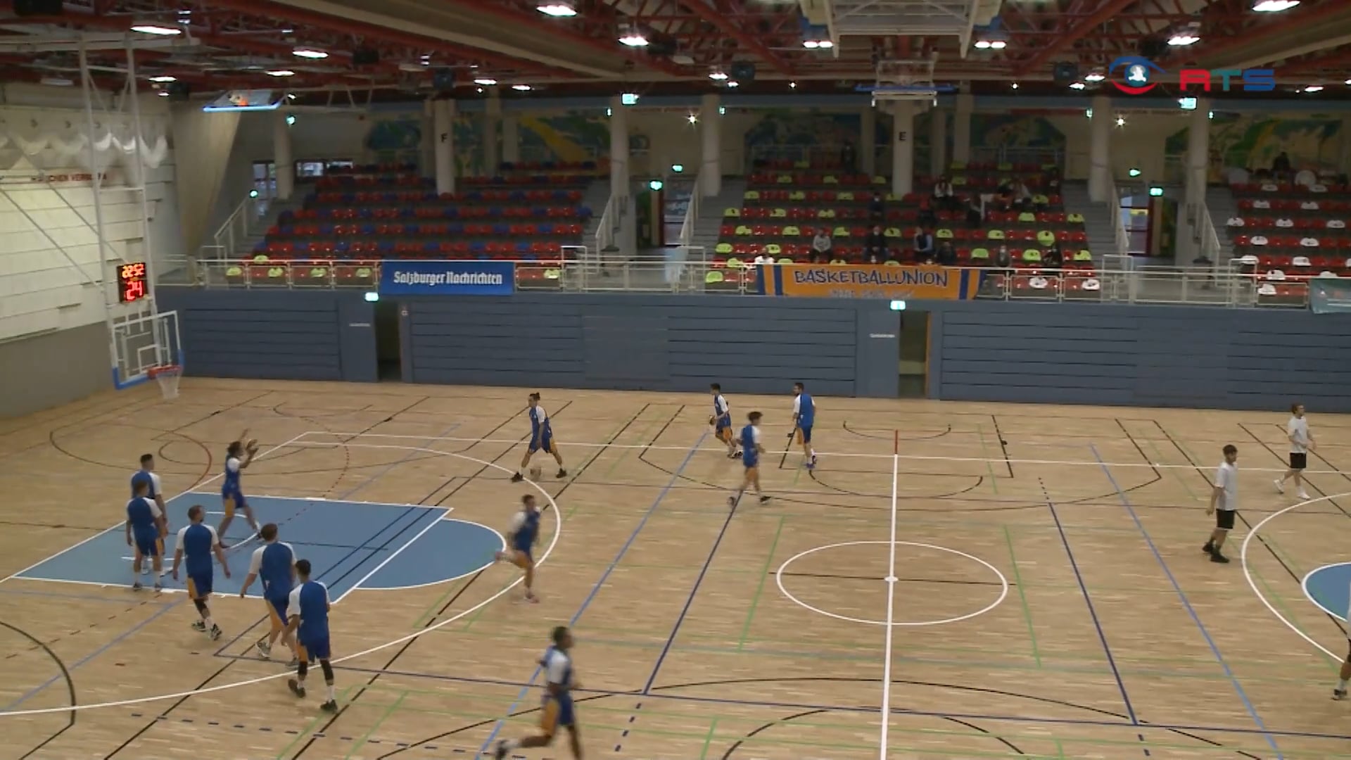 sporthalle-alpenstrasse-ruestete-sich-mit-neuer-beleuchtung-und-tonanlage-fuer-baskelball-saison
