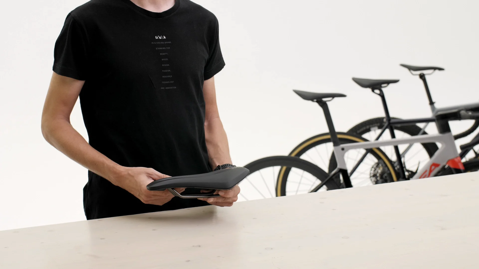 Gravel cycling saddle with short nose - Terra Argo X5 - Fizik Gravel cycling saddle with short nose - Terra Argo X5 - Fizik