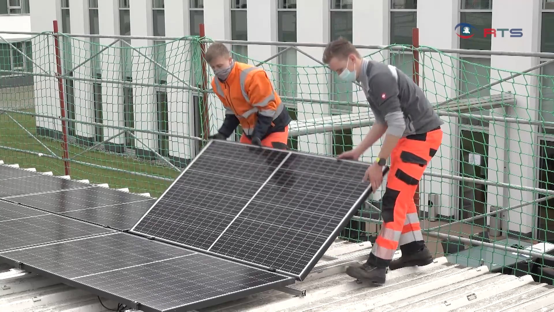 salzburg-ag-macht-lehrlinge-photovoltaik-fit