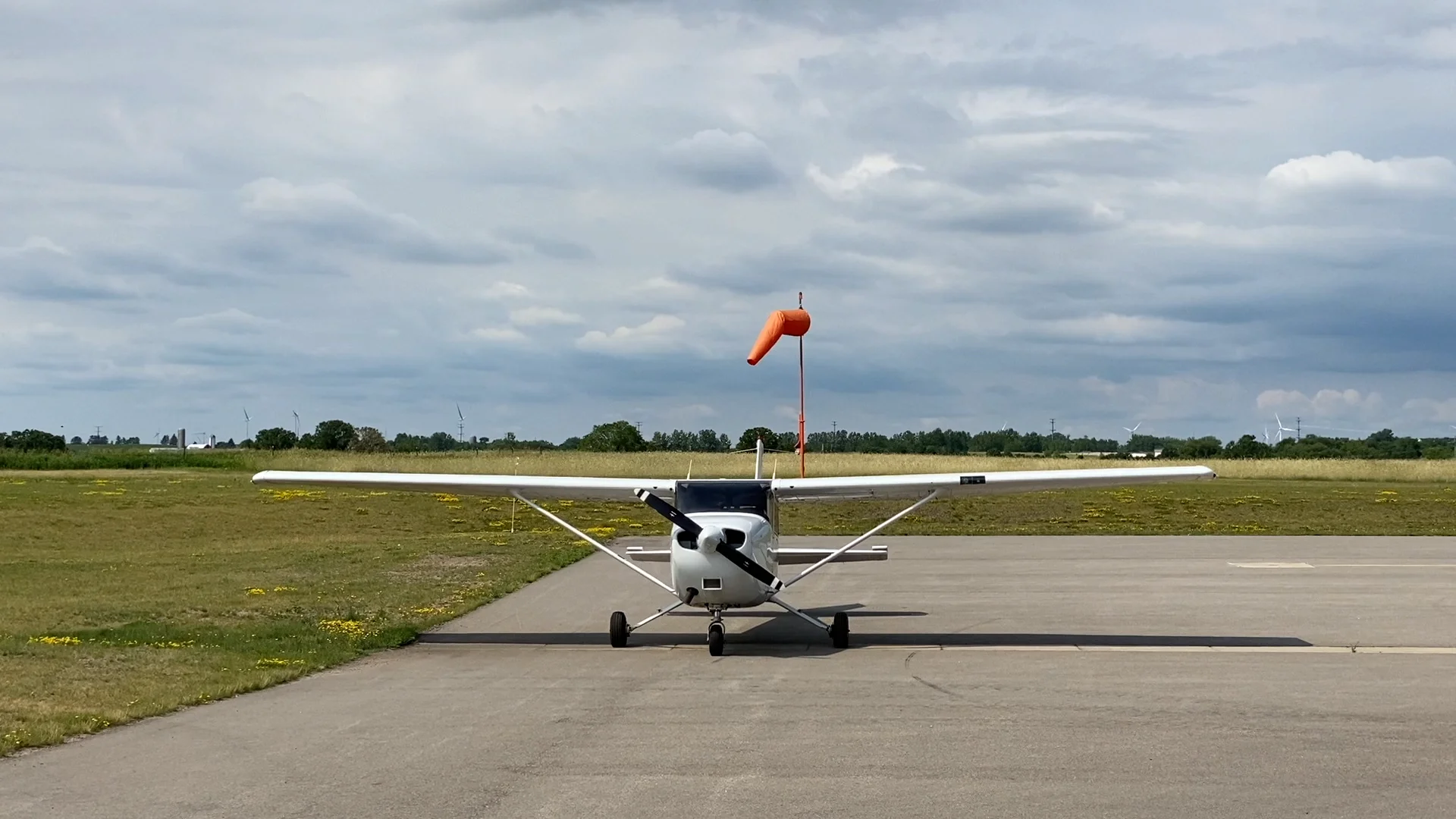 WCH Series Wind Cone AC and Solar Powered L-807 (Rigid) - Flight