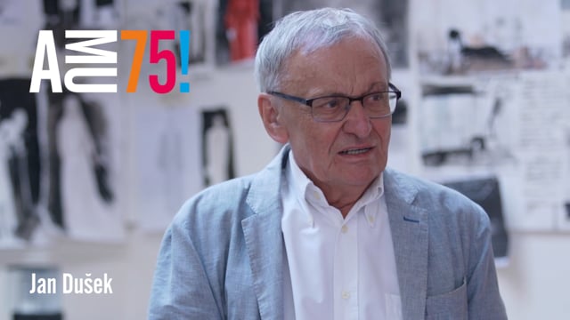 Profesor Jan Dušek se stal pedagogem DAMU již v roce 1978, od roku 1992 pak působí jako vedoucí Katedry scénografie. V roce 1993 byl jmenován profesorem CAT Sevilla, vyučoval na Central School of Speech and Drama v Londýně, scénografie navrhoval pro inscenace v divadlech v Monte Carlu, v Los Angeles, v Düsseldorfu a jinde.