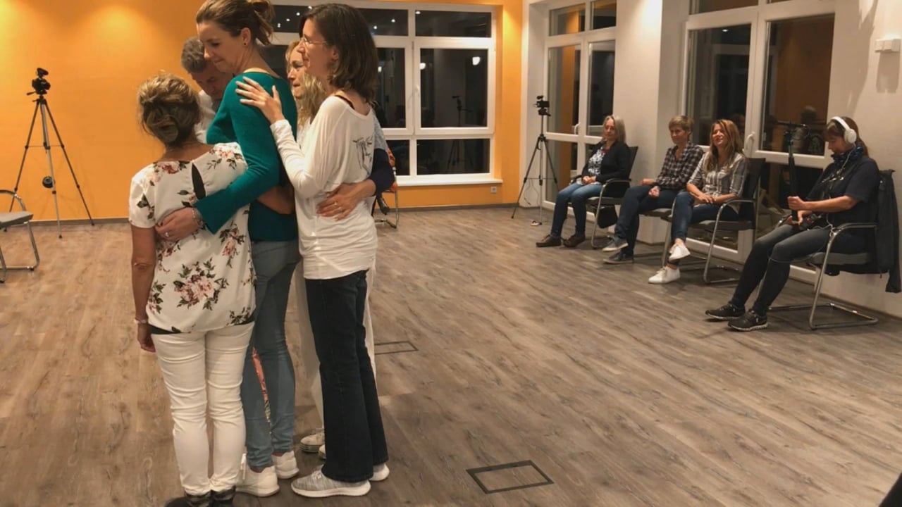 Es hält mich etwas zurück – Video einer Familienaufstellung