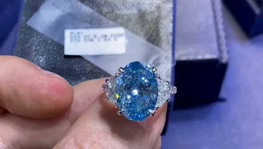 Chopard blue diamond ring hotsell