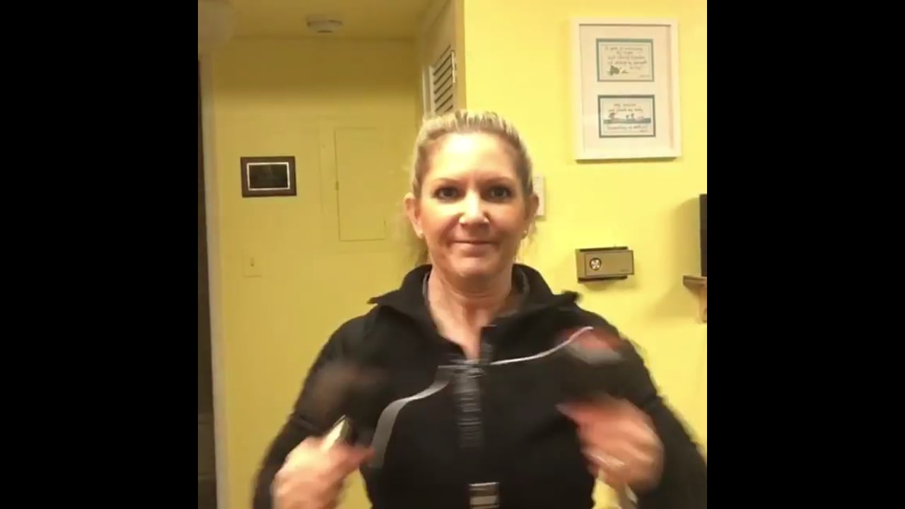 Weight lifting classes-Shoulder Cross Lateral  Reach