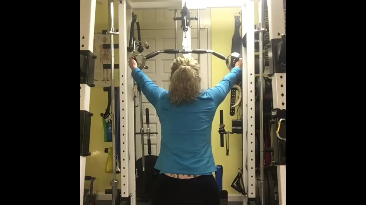 Certified strength and conditioning coach-Cable Pull Down