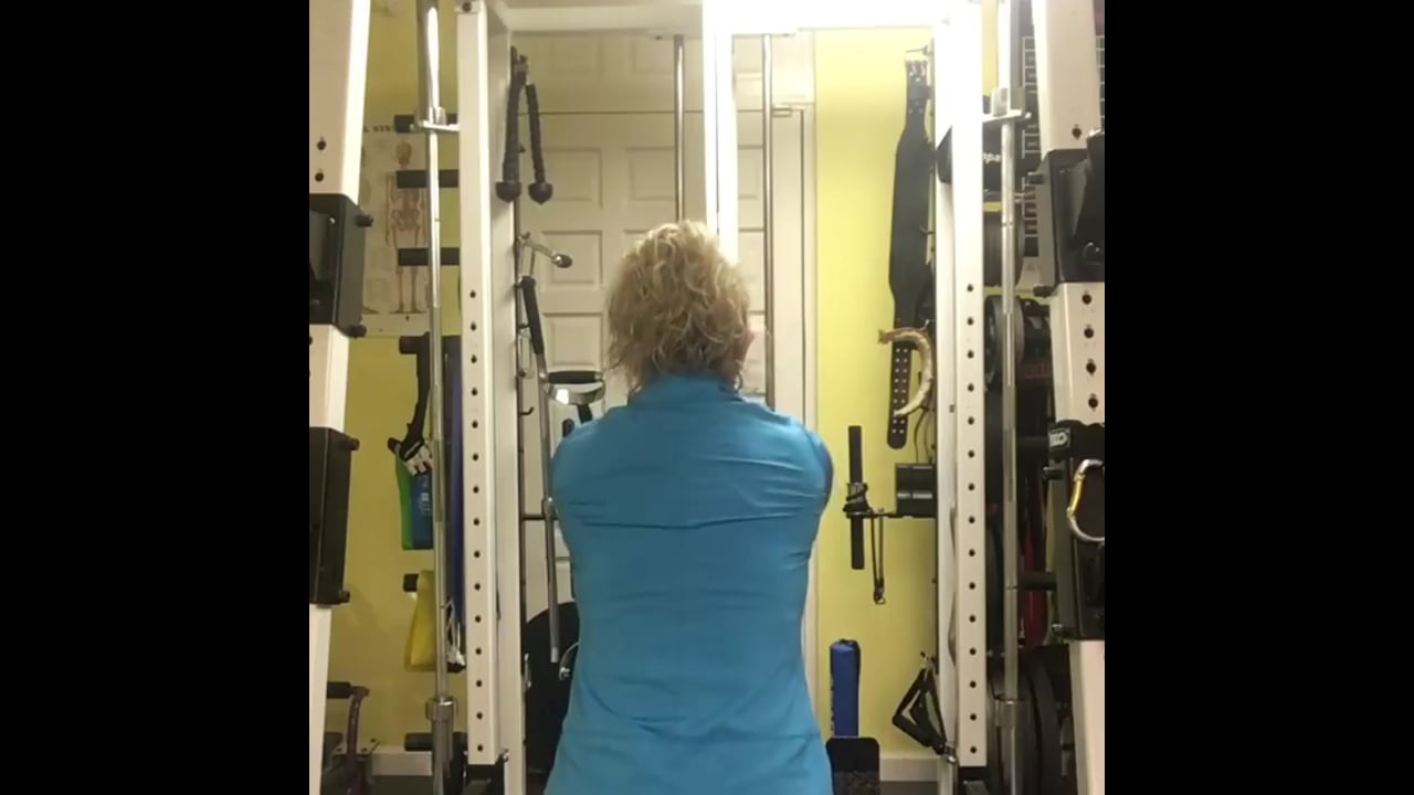Strength and conditioning specialist-Standing Close Grip Row