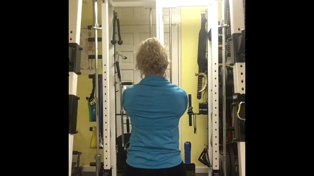 Weight lifting to burn fat-Cable row